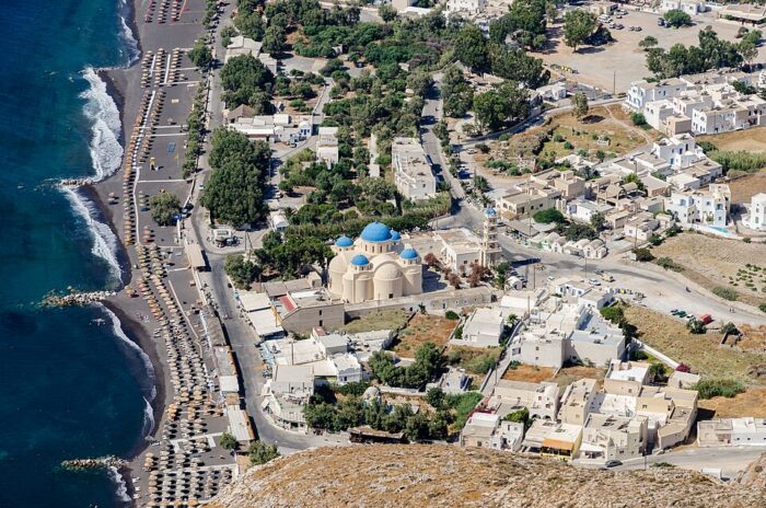 Best Cheap Places to Stay in Santorini