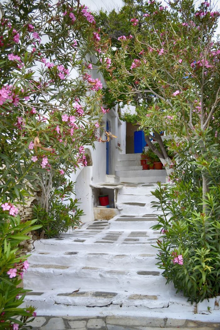 Best Cheap Places to Stay in Santorini